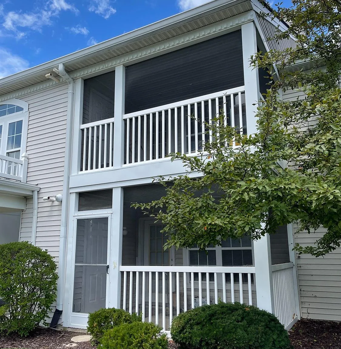 2 bed, 2.0 bath, 1160 sqft, $1,700 — Photo 2