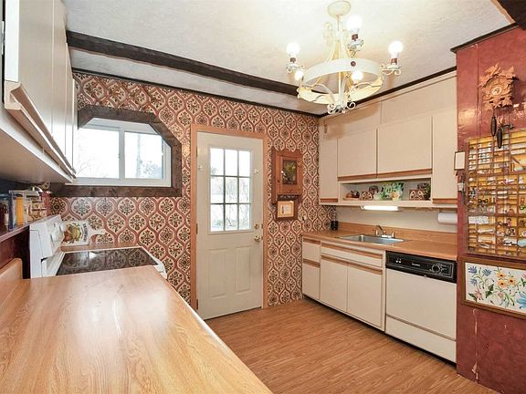 4th image of 605 Cox St
