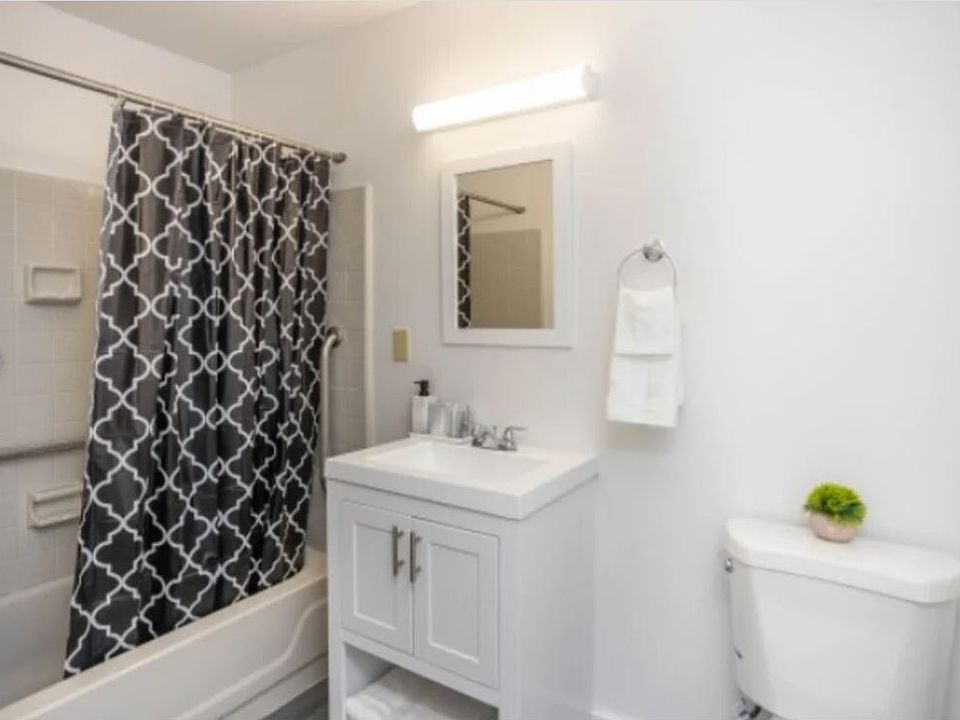 1st image of 1 Bleecker Ter #1B-1Ba-510Sqft