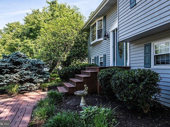 5th image of 102 Creek Ln