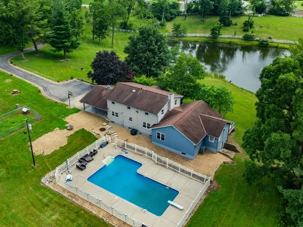 671 Wilson Creek Rd, Lawrenceburg, IN 47025