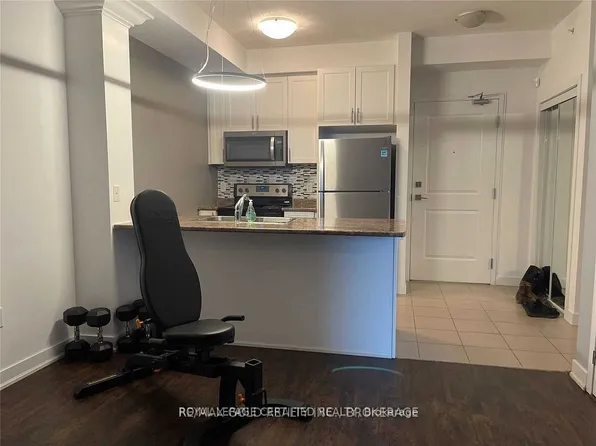 35 Southshore Cres #201, Hamilton, ON L8E 0J2