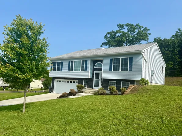 6 Rollingwood Drive, Naugatuck, CT 06770