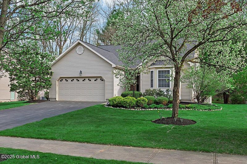 3rd image of 14 Sundance Drive