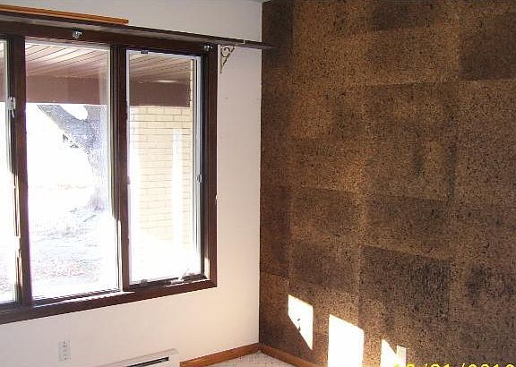 3rd image of 887 Raymond Ave