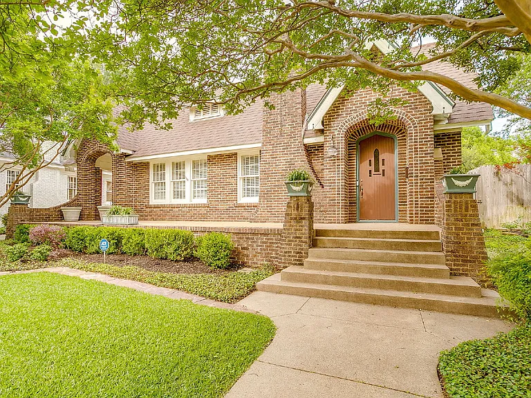 2606 Cockrell Ave — Photo 2
