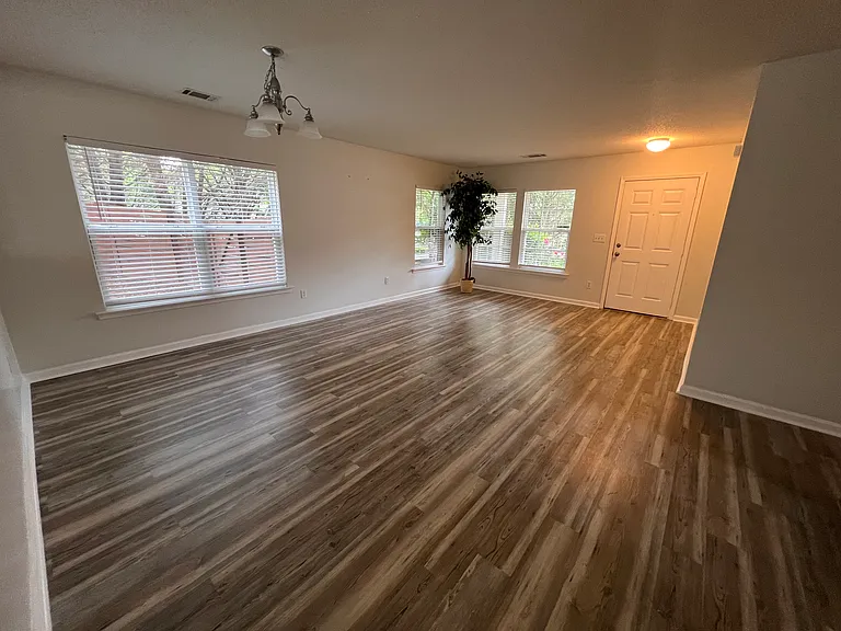 2304 Harwood Hills Ln — Photo 4