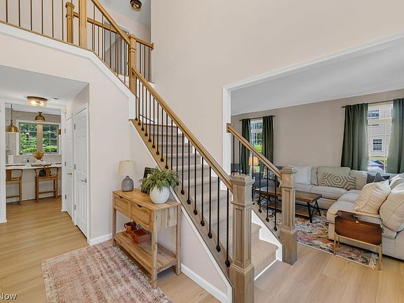 5th image of 32221 Woodfield Dr