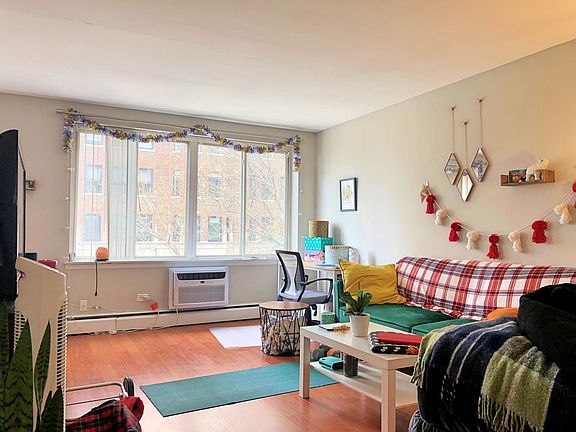3rd image of 539 W Stratford Pl APT 403