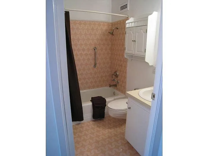 bathroom - 180 Dakota Ave #23