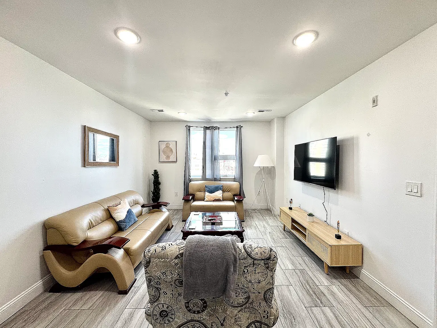 2 bed, 1050 sqft, $1,750 — Photo 4