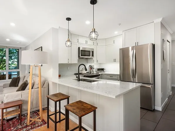 3235 W 4th Ave #203, Vancouver, BC V6K 1R8