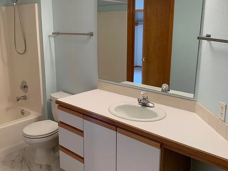1033 S 232nd St — Photo 38