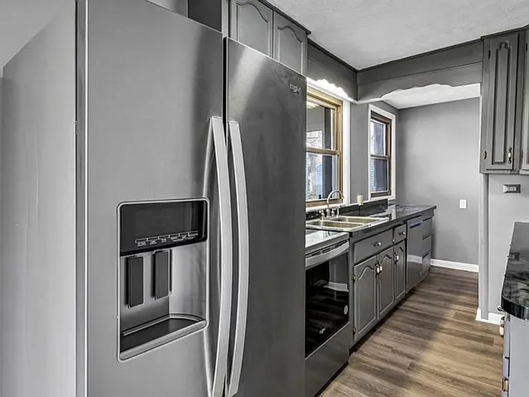 204 Grove Ave — Photo 3