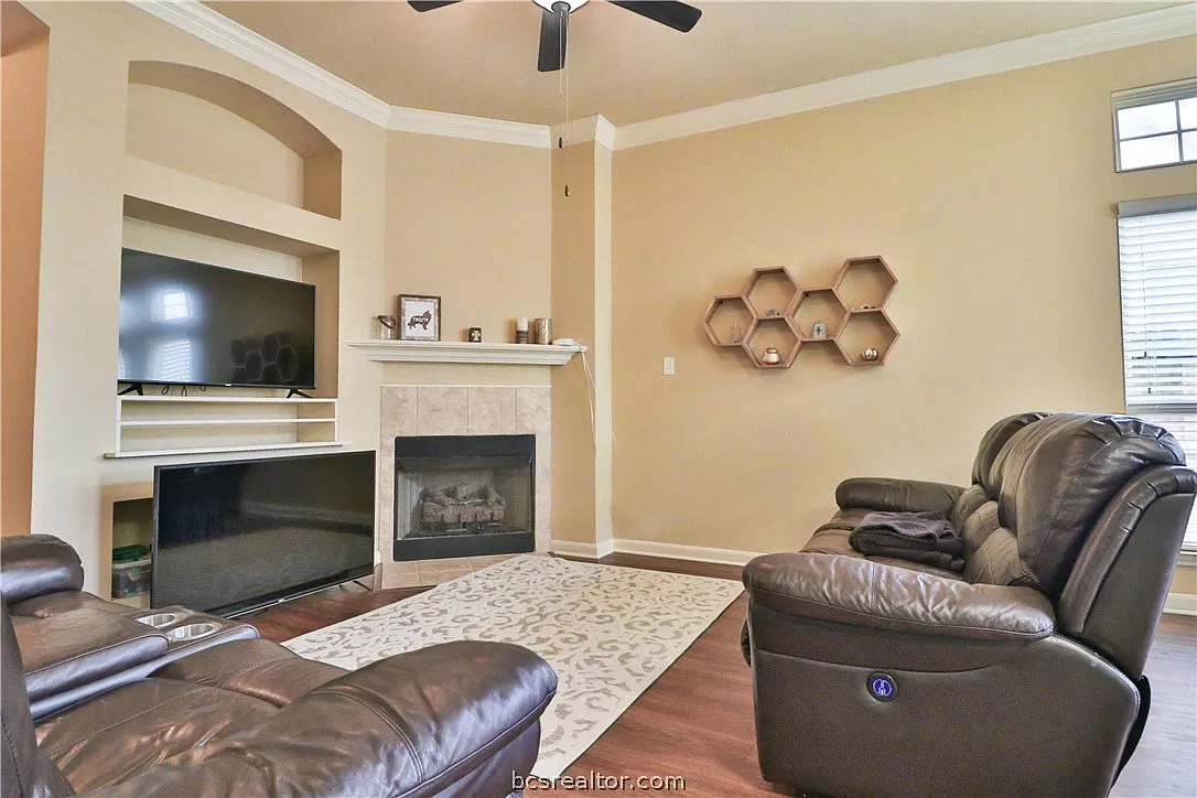 3 bed, 1332 sqft, $2,150 — Photo 3
