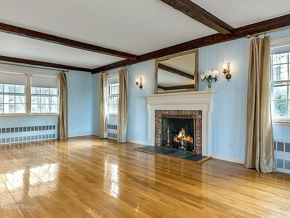 4th image of 2 Gristmill Ln