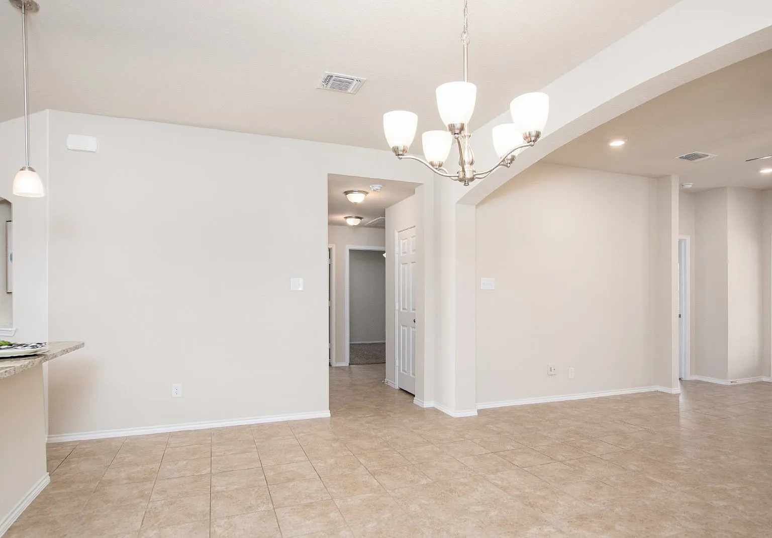 4 bed, 2.0 bath, 1785 sqft, $1,900 — Photo 4