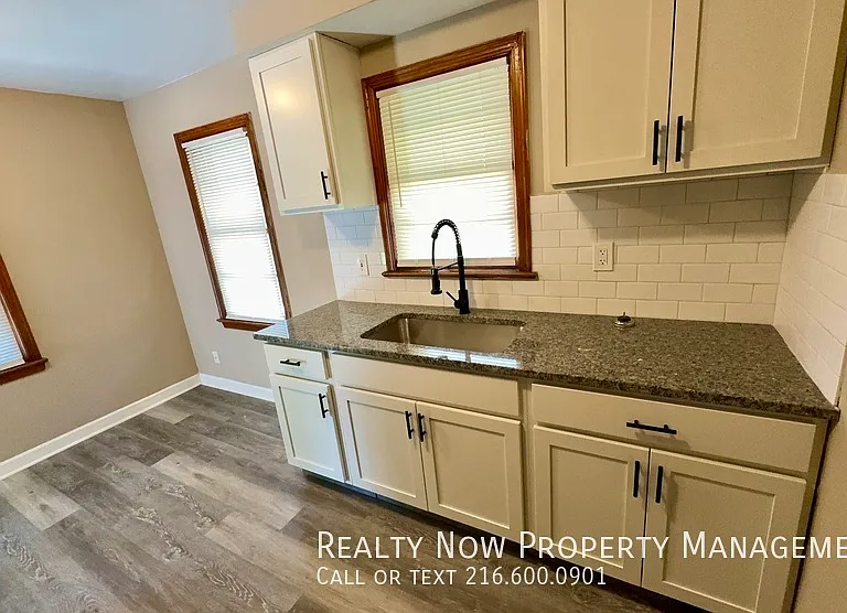 5200 Miller Ave — Photo 8