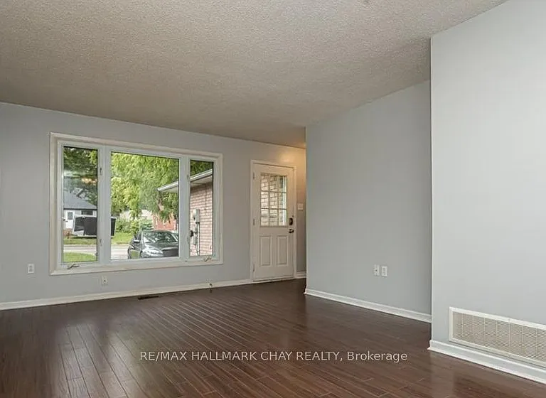 33B Grove St E #MAIN FLOOR — Photo 4
