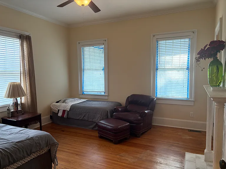 1337 Oak St SW — Photo 5