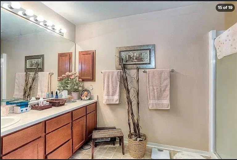 2 bed, 2.5 bath, 1700 sqft, $2,300 — Photo 2