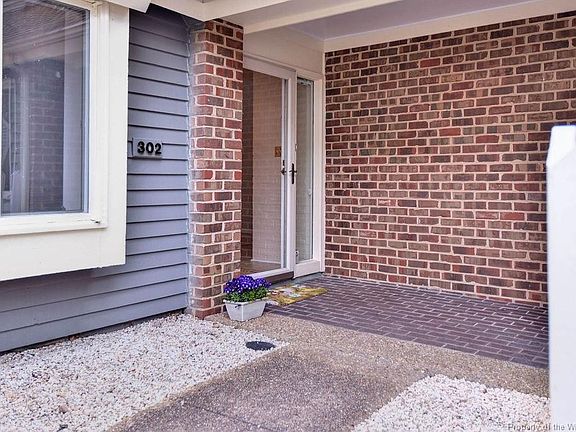 4th image of 302 Littletown Quarter