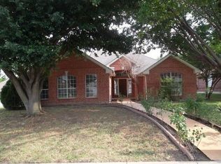 200 Springpark Dr, Arlington, TX 76014