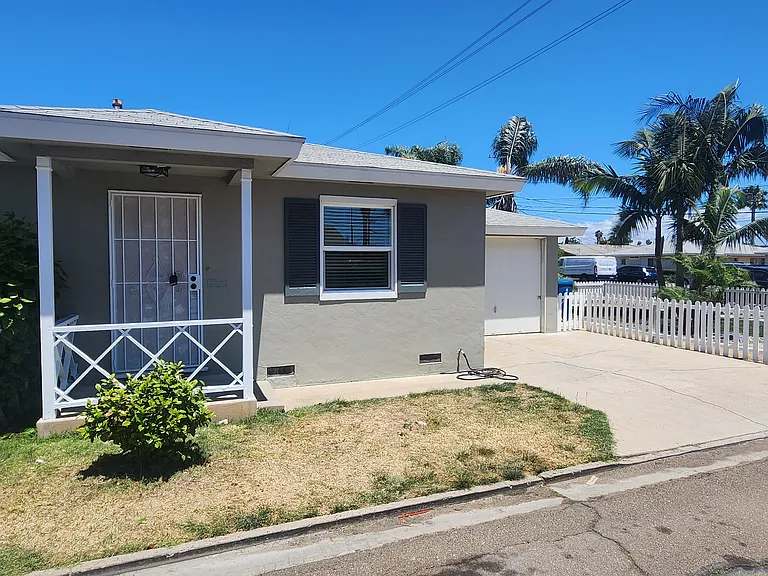 565 Flower St — Photo 2