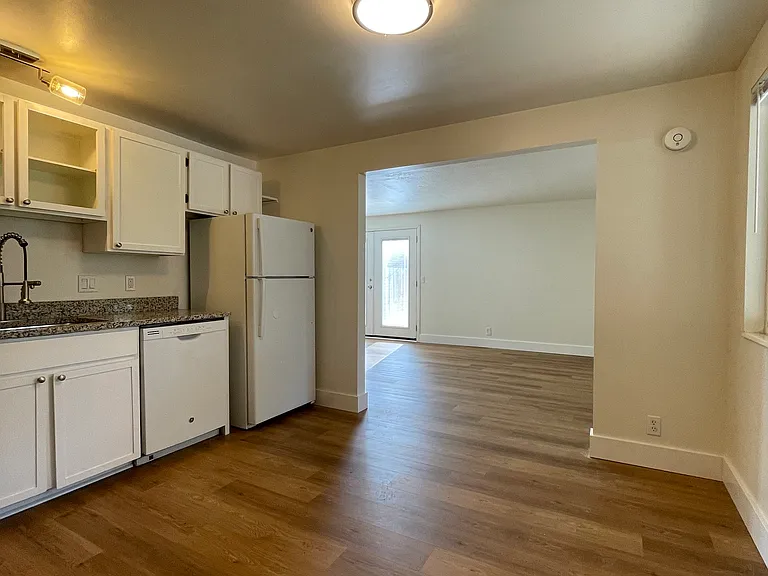 807 E Whitemaple Way — Photo 5