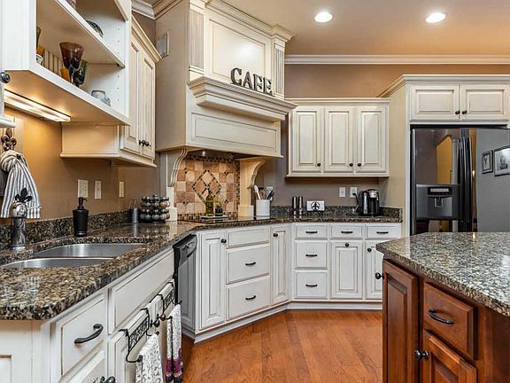 5th image of 18624 Chadwick Glen Cir Unit 4