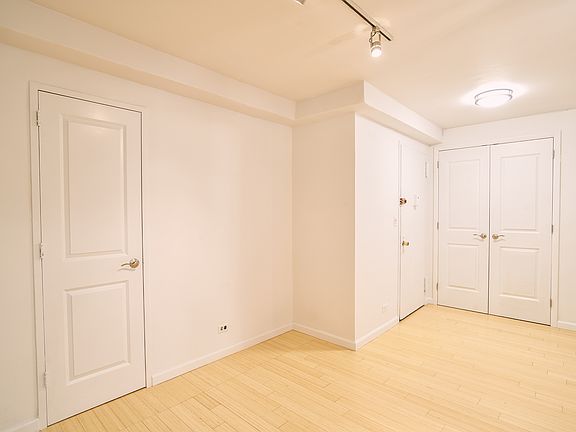 4th image of 302 Lexington Ave #4D