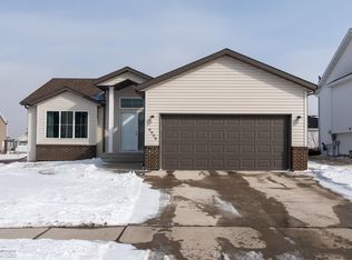 6008 59th St S, Fargo, ND 58104
