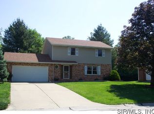 616 Birch Ln, Maryville, IL