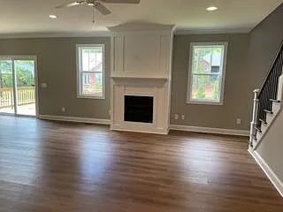 4 bed, 2.5 bath, 2335 sqft, $2,300 — Photo 2