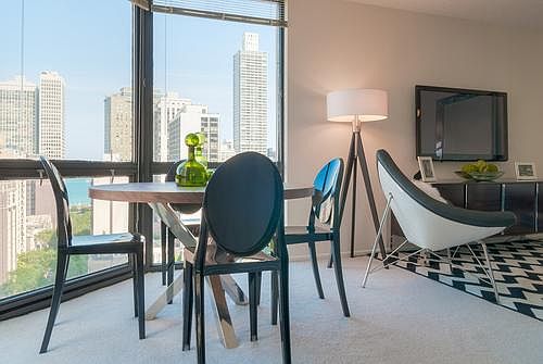 2nd image of 1119 N Dearborn St #23