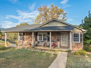 213 Oakmont Dr, Canton, NC 28716