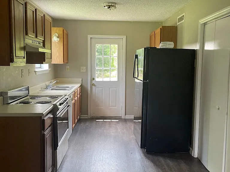 52 Iris Ln — Photo 1
