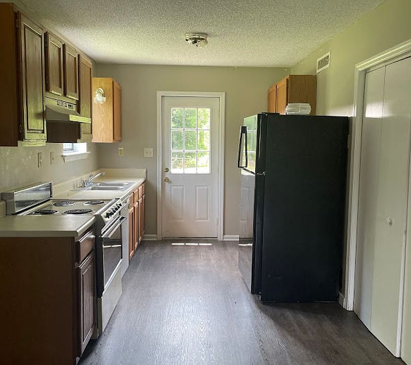 1st image of 52 Iris Ln