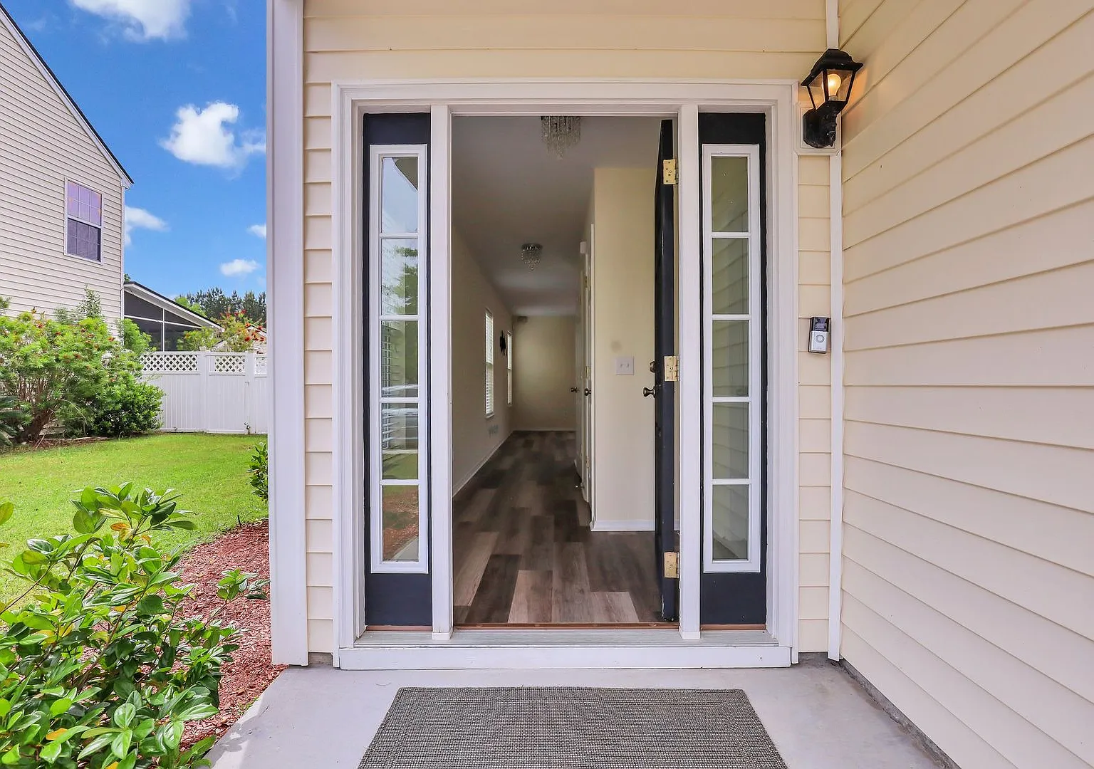 End Unit Townhome For Lease in Godley Park — Photo 4