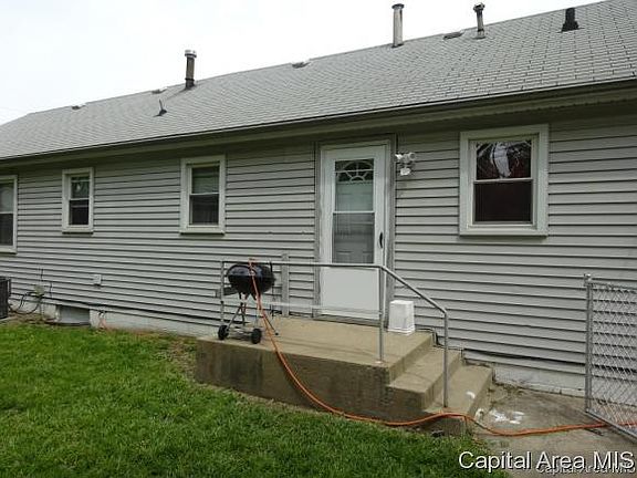 2nd image of 1710 Moffat Ave