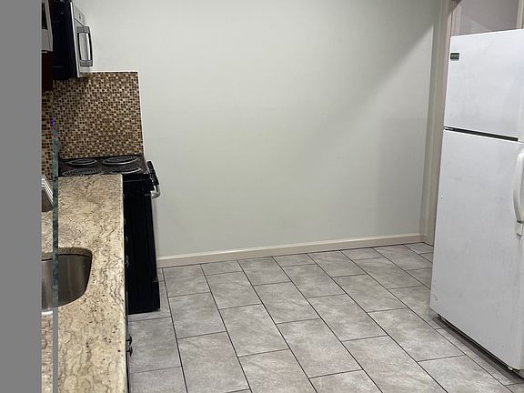 4th image of 5304 Spruce St Floor 1