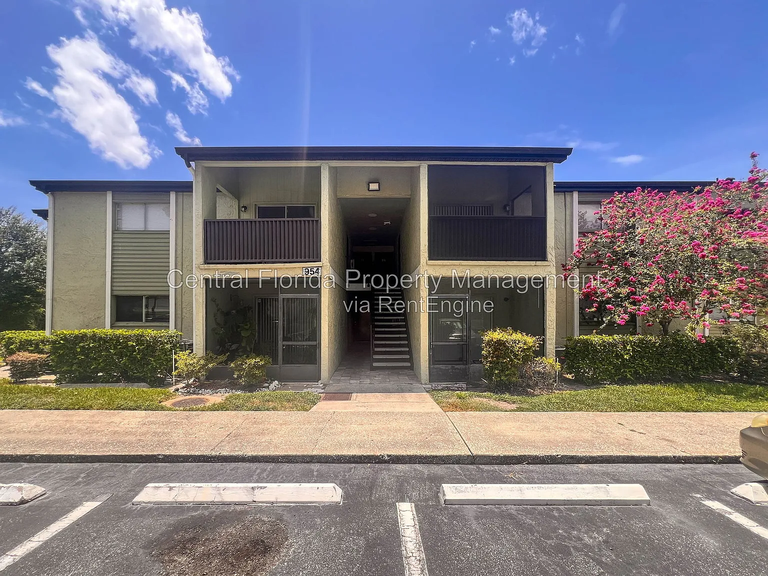 2 bed, 1.0 bath, 826 sqft, $1,399 — Photo 1