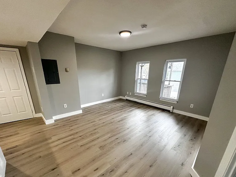 330 Lowell St #2R — Photo 8