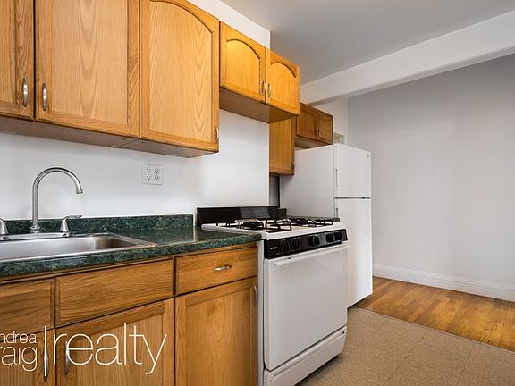 3rd image of 440 Saint Johns Pl APT 3A