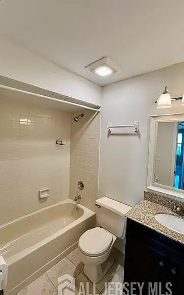 140 Wyndham Pl — Photo 23