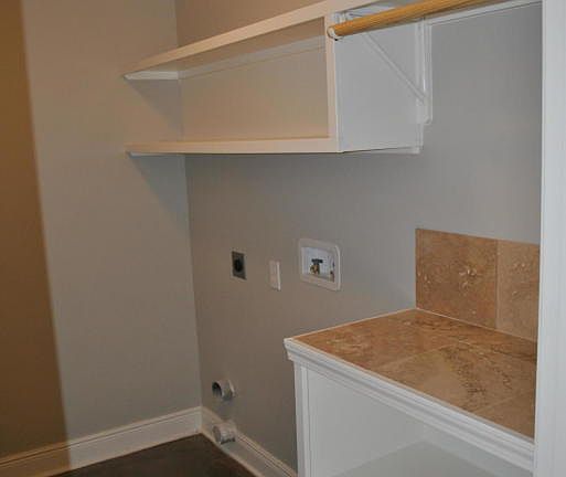 3rd image of 226 Stoneburg Dr
