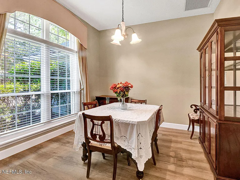 952 Blackberry Ln — Photo 10
