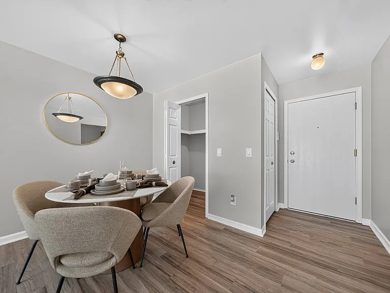 Lakeside Village Apartments — Photo 64