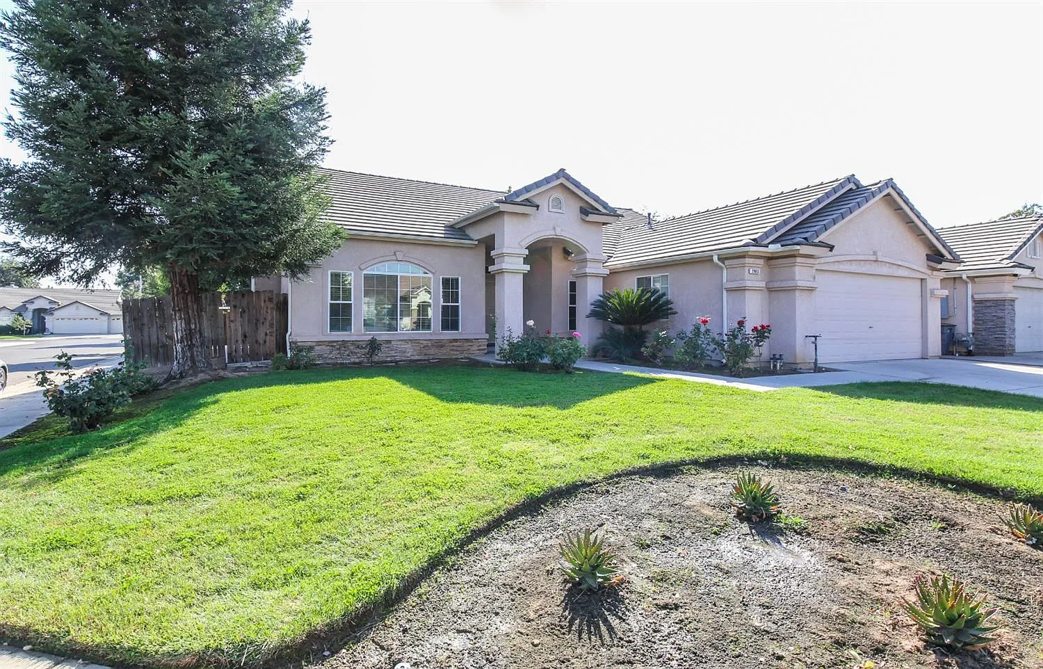 2863 E Granada Ave photo 1