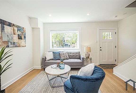 4th image of 5014 Nash St NE
